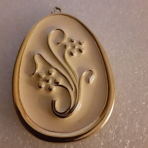 Napier Gold and Cream Pendent